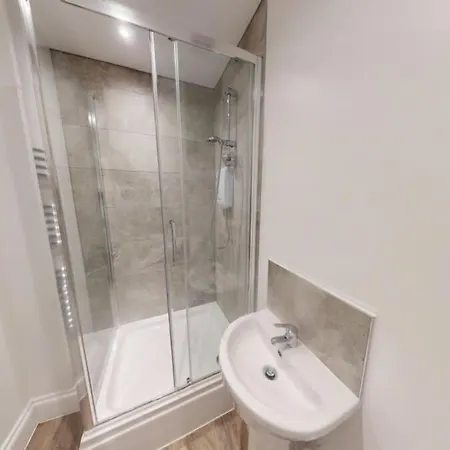 Queens Road Four Bedroom Flat * Bristol