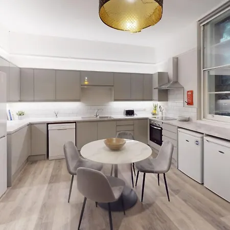Queens Road Four Bedroom Flat דירה בריסטול