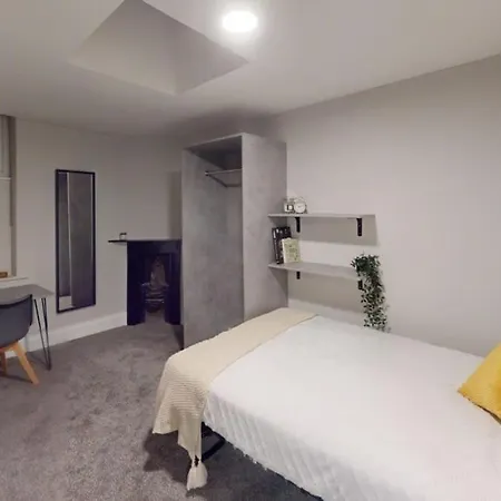 Queens Road Four Bedroom Flat アパート *