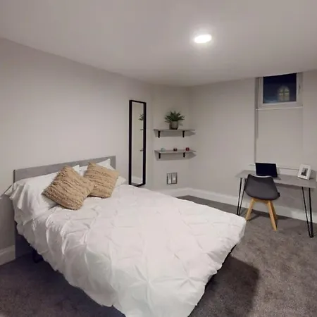アパート Queens Road Four Bedroom Flat *