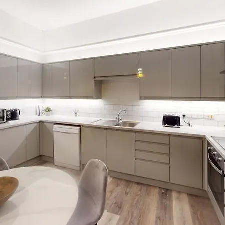 Queens Road Four Bedroom Flat Apartman Bristol