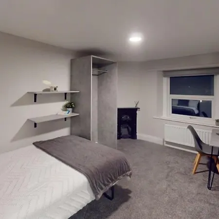 Queens Road Four Bedroom Flat *